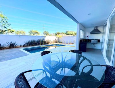Casa, 4 quartos, 270 m² - Foto 1
