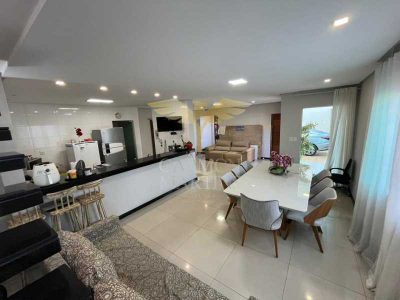 Casa, 3 quartos, 192 m² - Foto 1