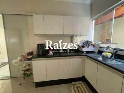 Casa, 3 quartos, 235 m² - Foto 2