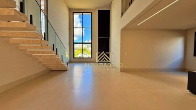 Sobrado, 3 quartos, 251 m² - Foto 1