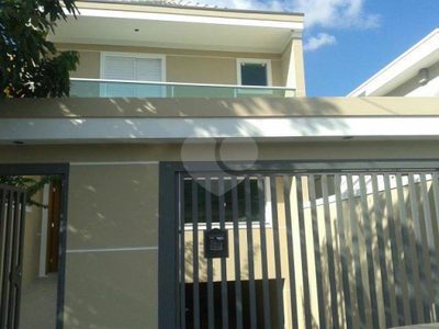 Sobrado, 3 quartos, 240 m² - Foto 1