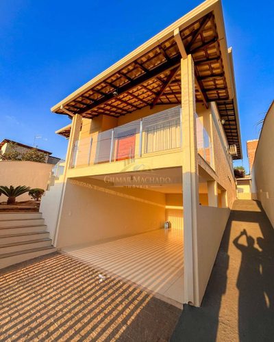 Casa, 3 quartos, 216 m² - Foto 1