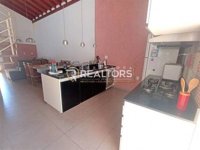 Casa, 3 quartos, 180 m² - Foto 2