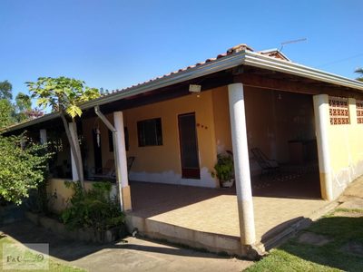 Chácara, 3 quartos, 1361 m² - Foto 1