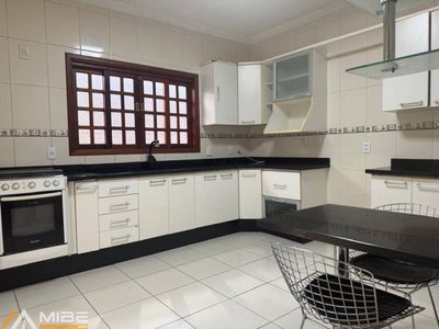Casa, 3 quartos, 200 m² - Foto 1