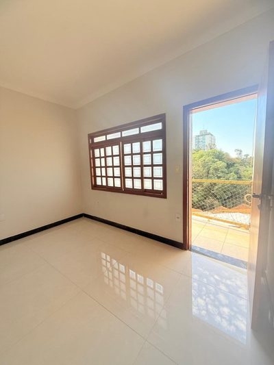 Casa, 3 quartos, 186 m² - Foto 1