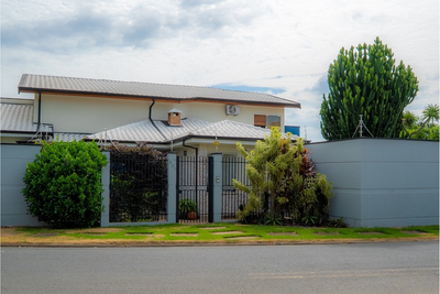 Casa, 4 quartos, 225 m² - Foto 1