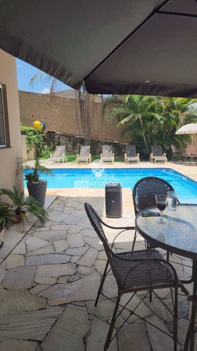 Casa, 4 quartos, 218 m² - Foto 1