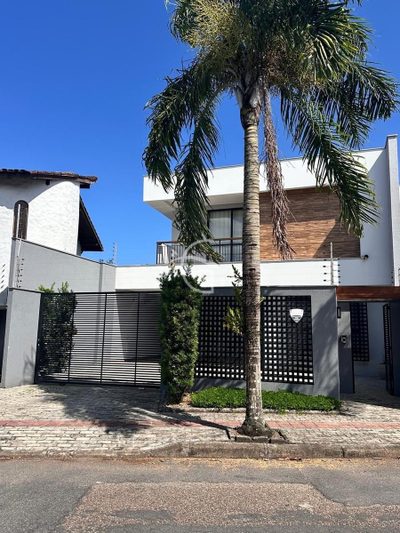 Casa, 3 quartos, 259 m² - Foto 1