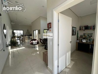Casa, 5 quartos, 256 m² - Foto 3