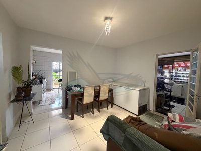 Casa, 4 quartos, 266 m² - Foto 1
