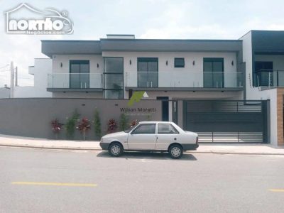Casa, 5 quartos, 155 m² - Foto 1