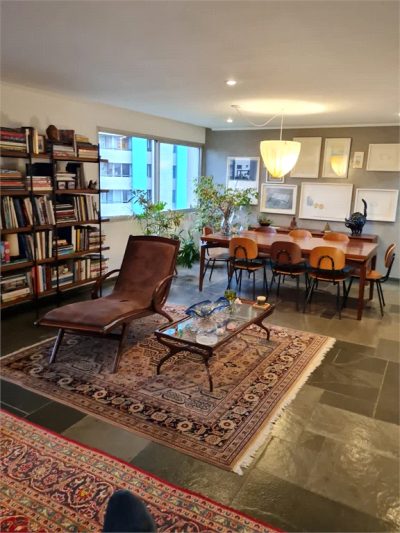 Apartamento, 3 quartos, 220 m² - Foto 1