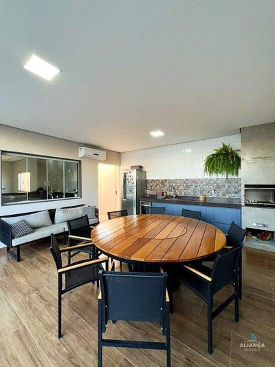 Casa, 3 quartos, 201 m² - Foto 1