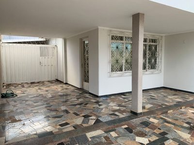 Casa, 3 quartos, 202 m² - Foto 2