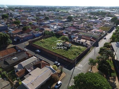 Loteamento e Condomínio, 1800 m² - Foto 1